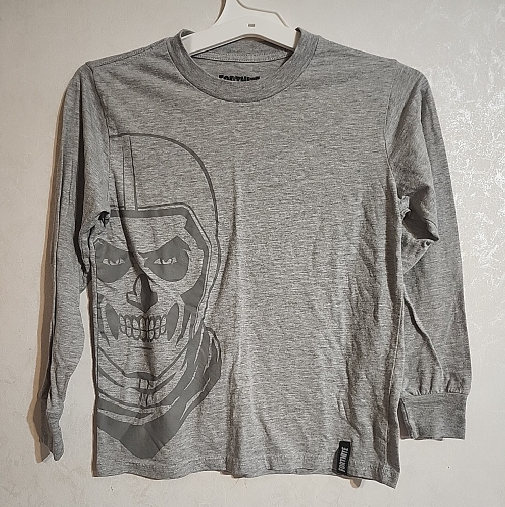 Fortnite Youth Boys sz 10/12 Long Sleeve T-Shirt Skull Crewneck